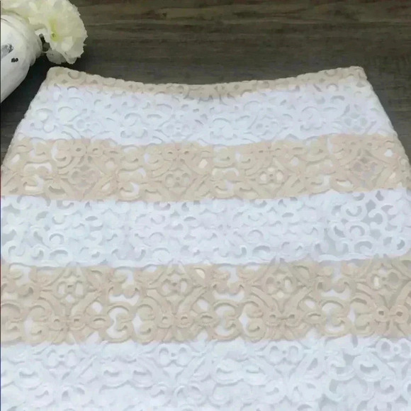 🌸3/$30🌸WHITE House| Black Market | Striped cream and white laced pencil  skirt - Picture 4 of 11